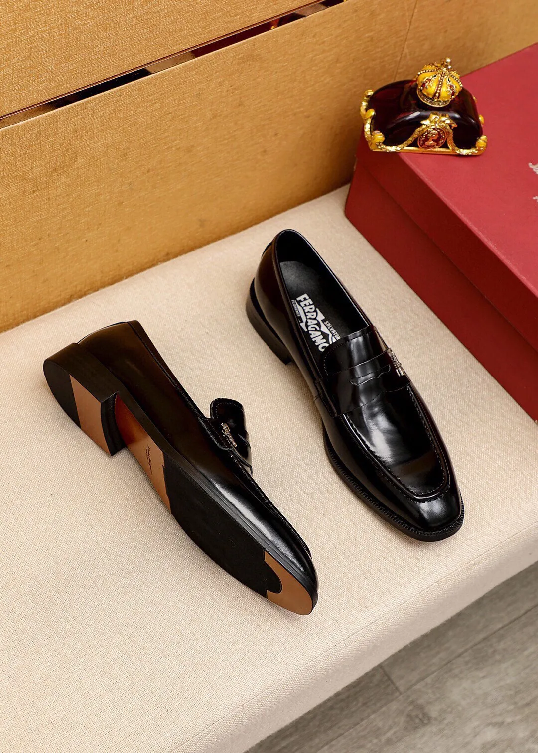 Men's shoes 💰400 💐 Product trademark: Ferragamo "Ferragamo" casual leather shoes Regular size: 39-44 (38.45.46🉑️Customized) Product materials: Selected imported open-edge beaded calfskin upper + classic hardware buckle, imported pig leather lining. Strong three-dimensional visual effect, non-slip and wear-resistant combination outsole Color: 1⃣️color optional
